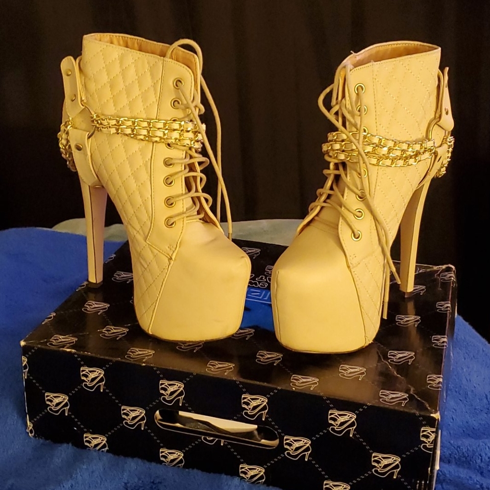 Woman Shoes